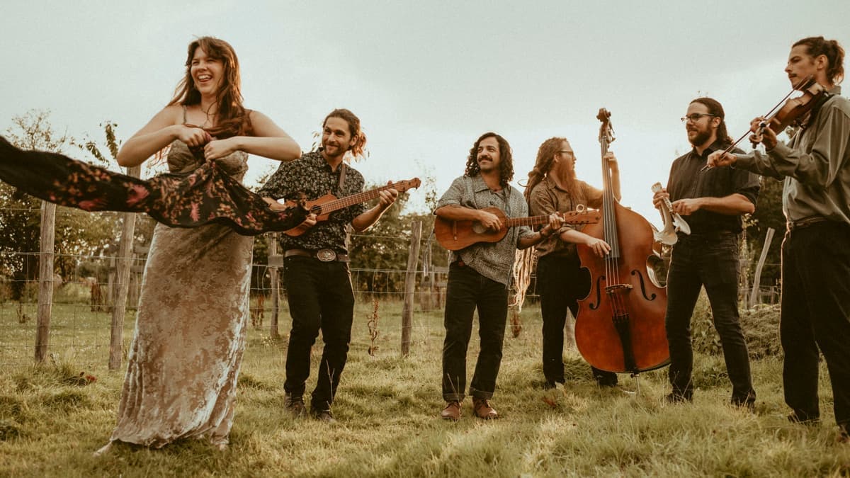 El Balcon live at Big Barn Little Farm